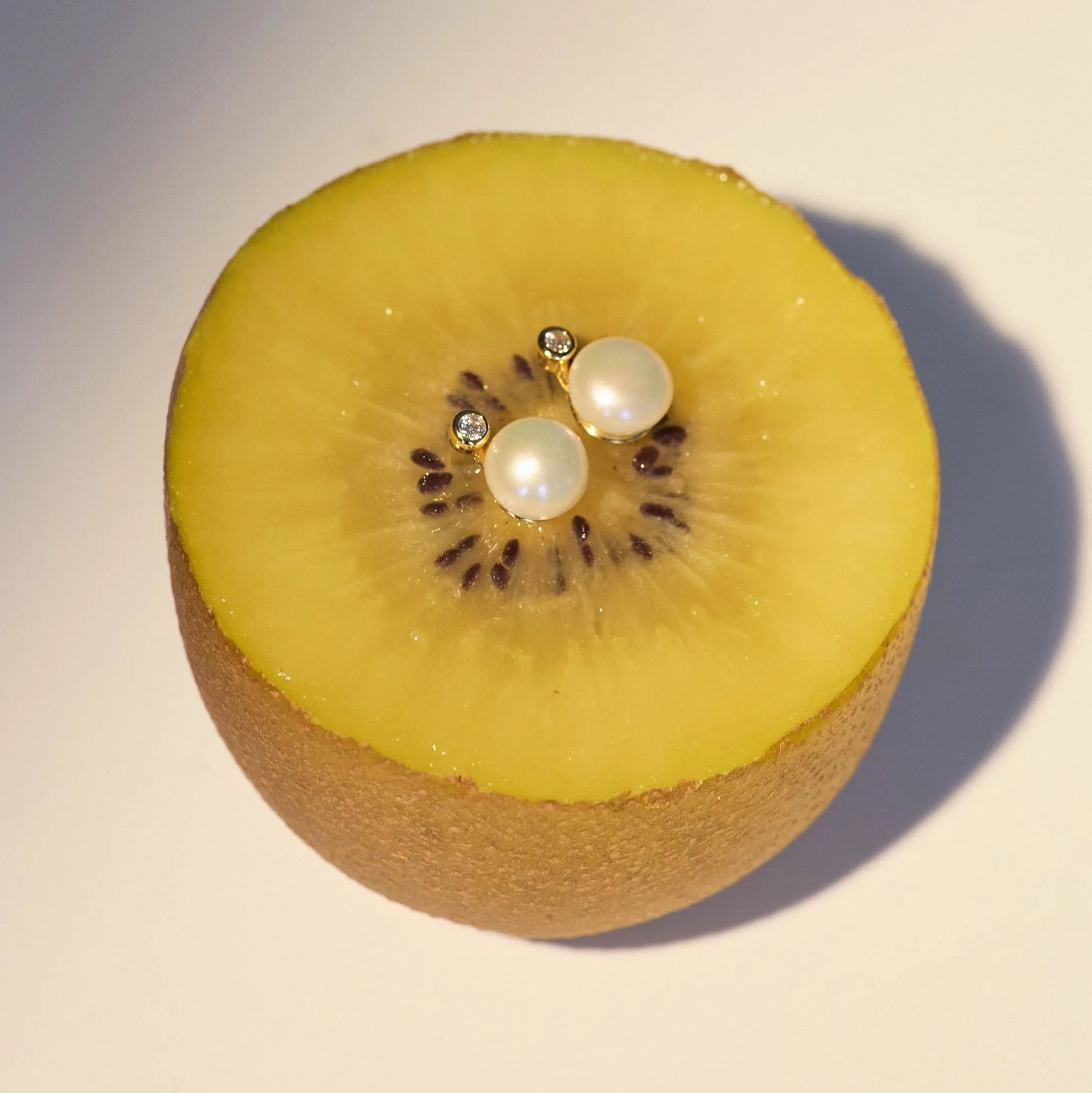 ISADORE PEARL STUDS: SILVER