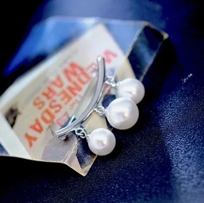 Simple Pearl Brooch jewelry